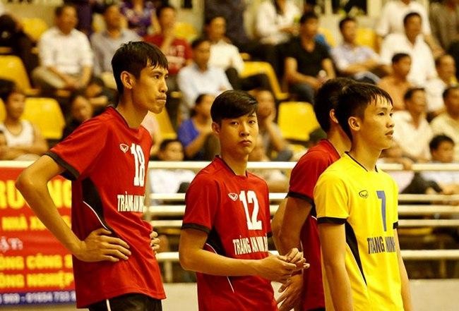 Cù Văn Hoàn đứng ở vị trí thứ hai trong danh sách cầu thủ bóng chuyền nam cao nhất Việt Nam