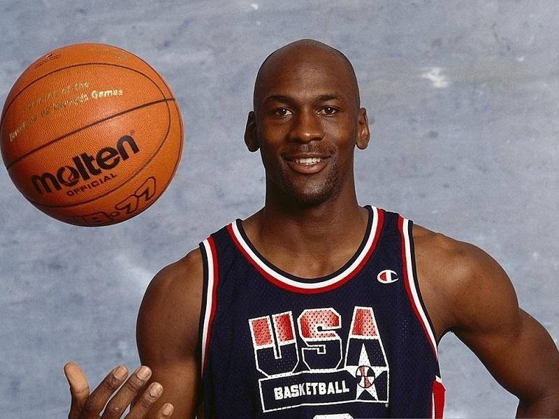 Jordan đã có sự nghiệp bóng rổ chuyên nghiệp vĩ đại kéo dài từ năm 1984 đến năm 2003